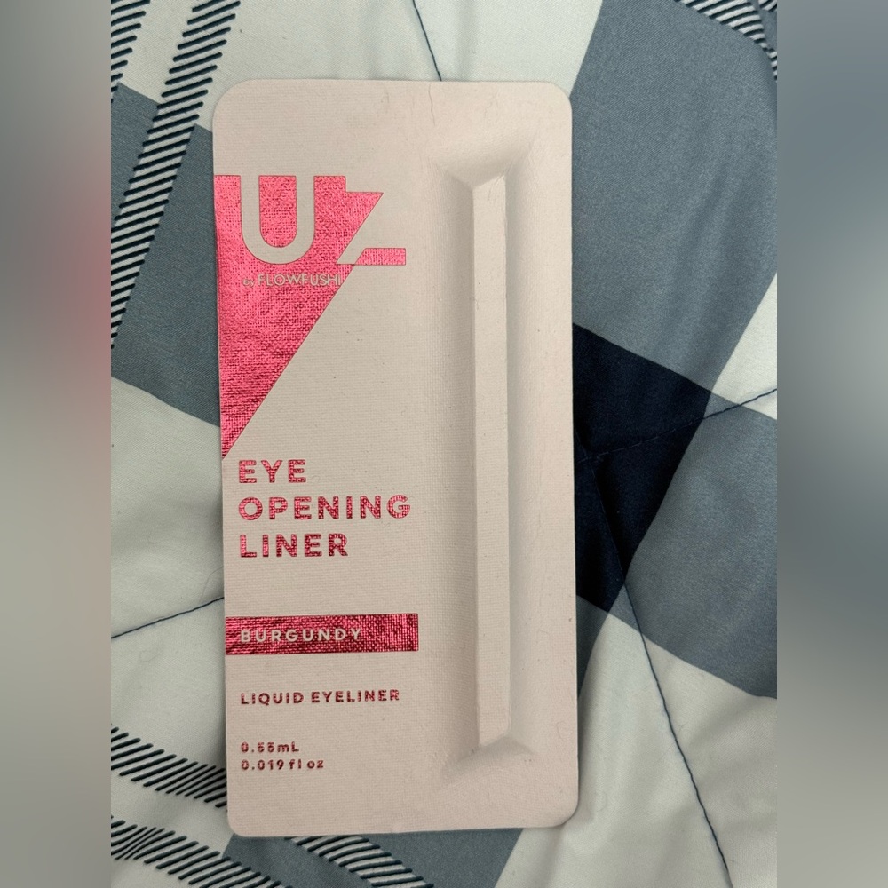 UZU by Flowfushi Burgundy Eye Opening Liner